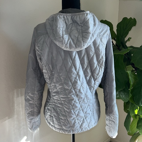 Patagonia Women’s Nano Puff Primaloft Hooded Jacket Coat in Light Gary Medium - Picture 9 of 16